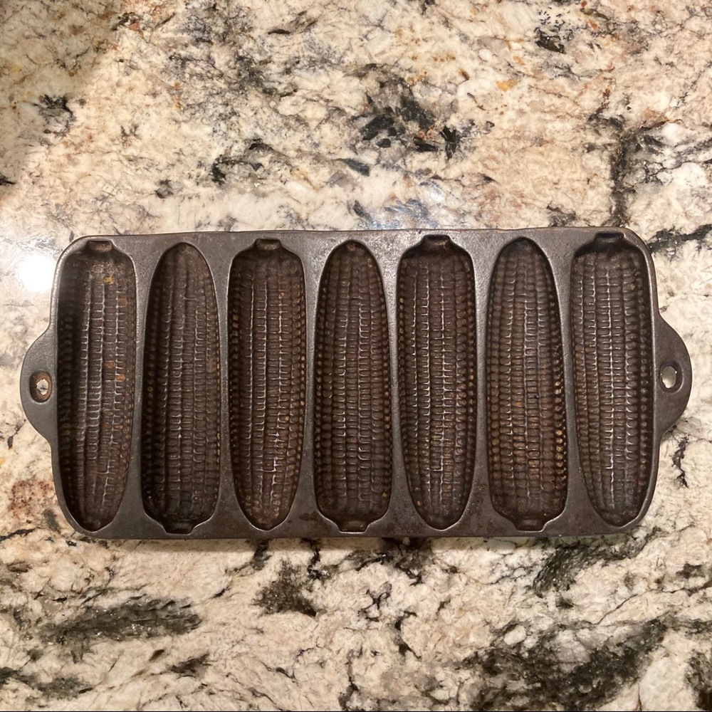 Krusty Korn Kobs Jr. 1319 Cast Iron Cornbread Pan